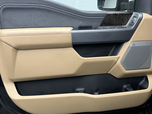 Used 2024 Agate Black Metallic Ford LARIAT image 11