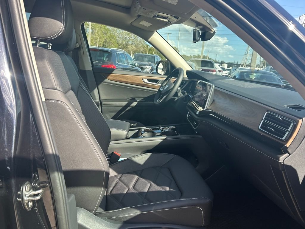 New 2026 Black Volkswagen SE w/Technology image 32