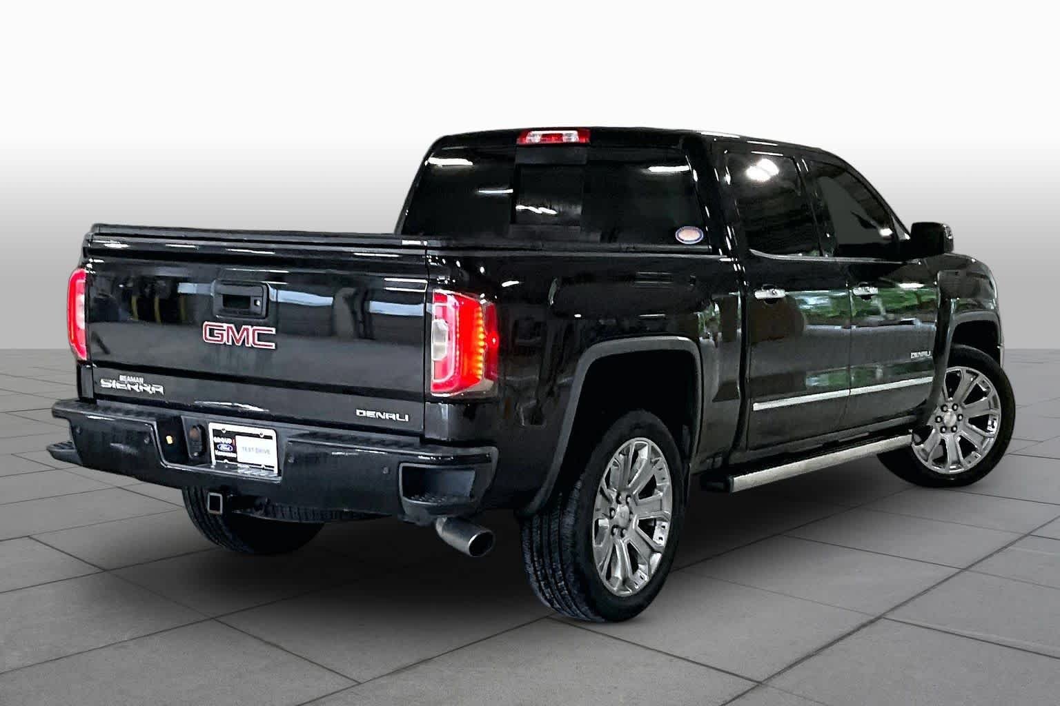 Used 2017 Onyx Black GMC Denali image 13