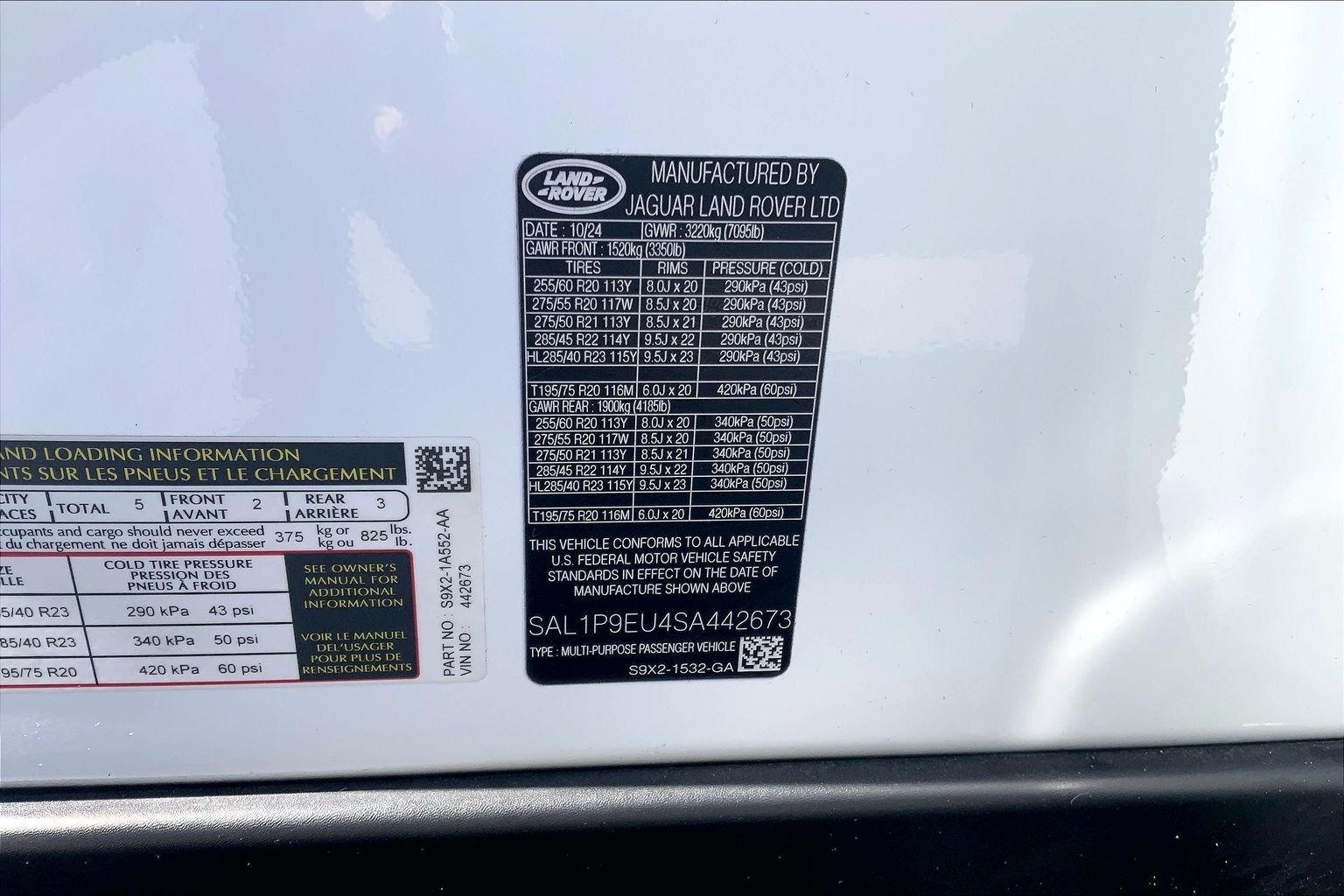 Certified Used 2025 Fuji White Land Rover SE image 33