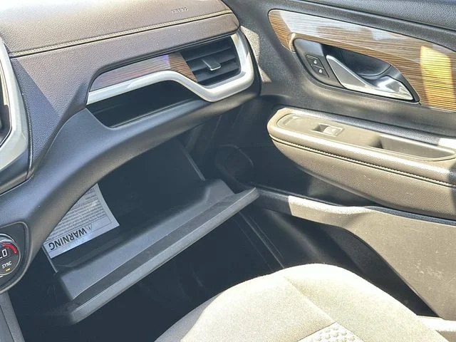 Used 2021 White GMC SLE image 31
