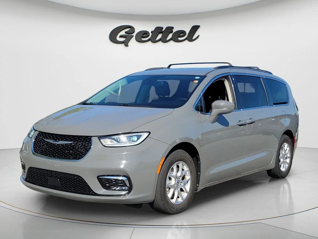 2022 Chrysler Pacifica Touring L's photo