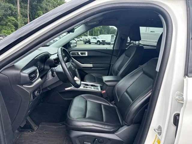 Used 2023 White Metallic Ford XLT image 10