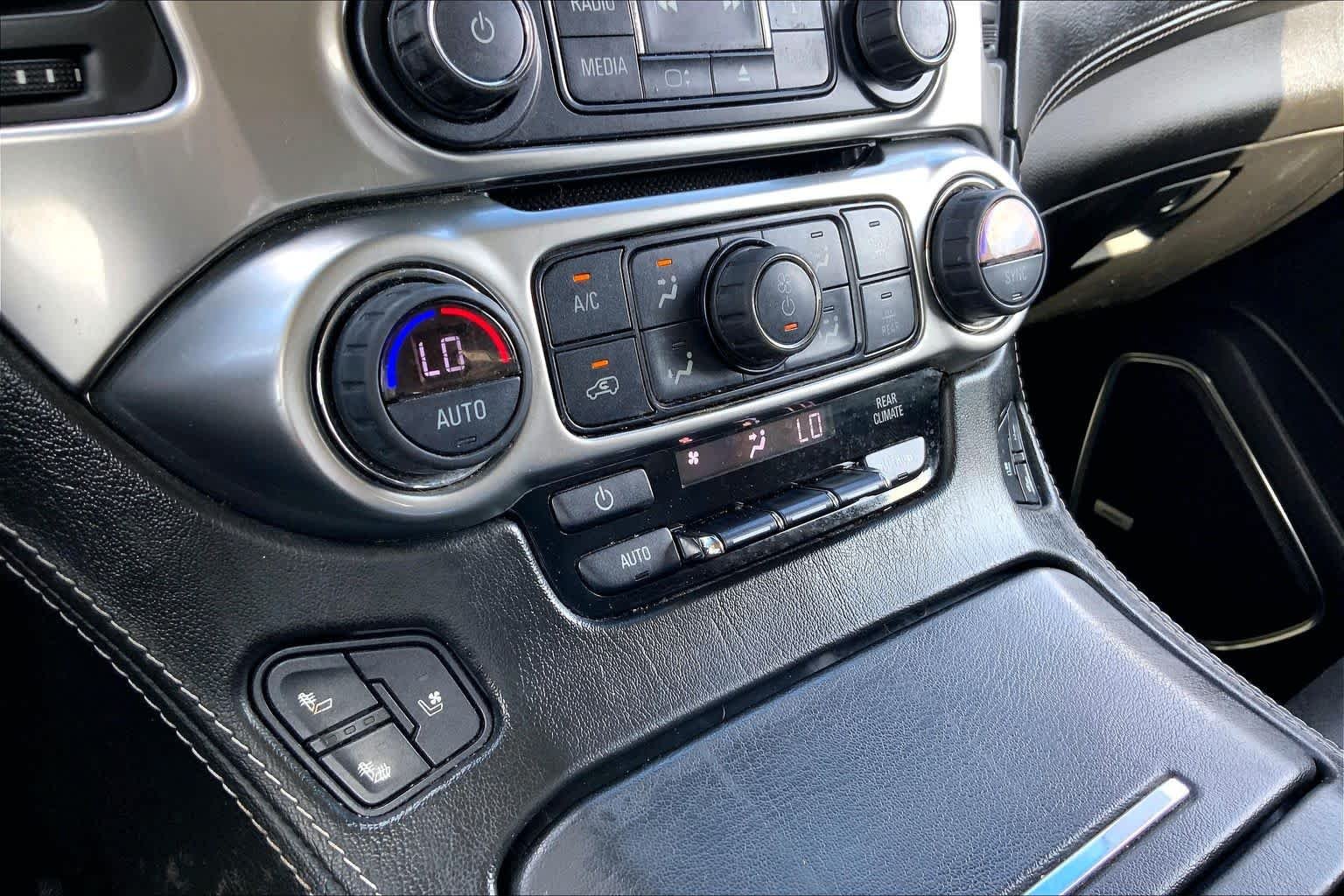 Used 2018 Silver Ice Metallic Chevrolet Premier image 35