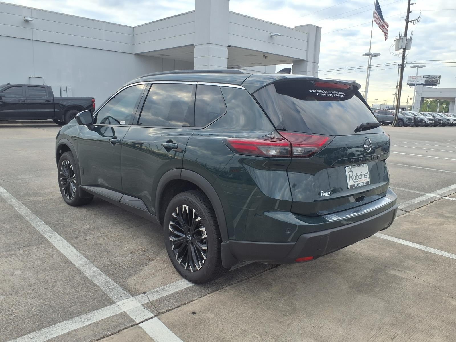2026 Nissan Rogue photo 2 of 28