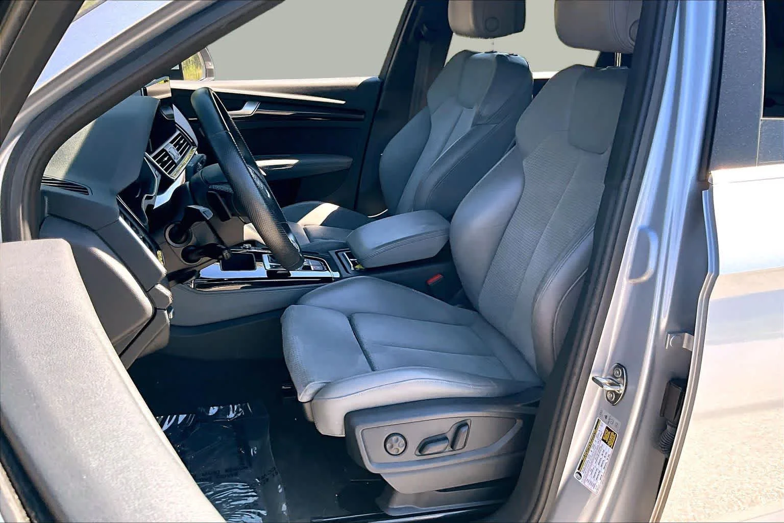 Used 2022 Florett Silver Metallic Audi Premium Plus image 8