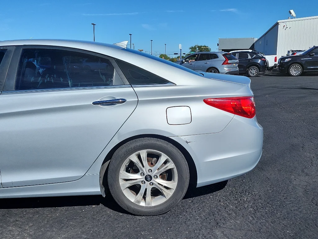 Used 2013 Radiant Silver Metallic Hyundai Limited PZEV image 9