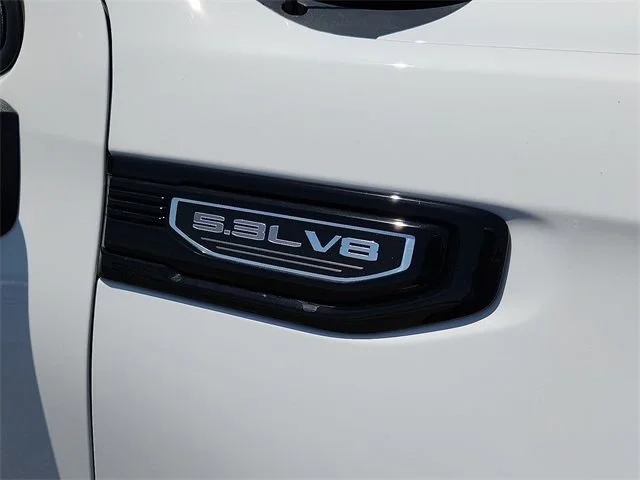 New 2025 Summit White GMC Elevation image 9
