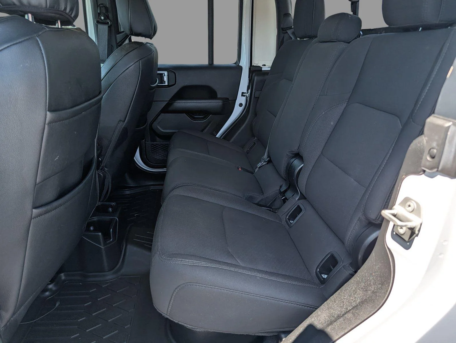 Used 2023 Bright White Clearcoat Jeep Overland image 30