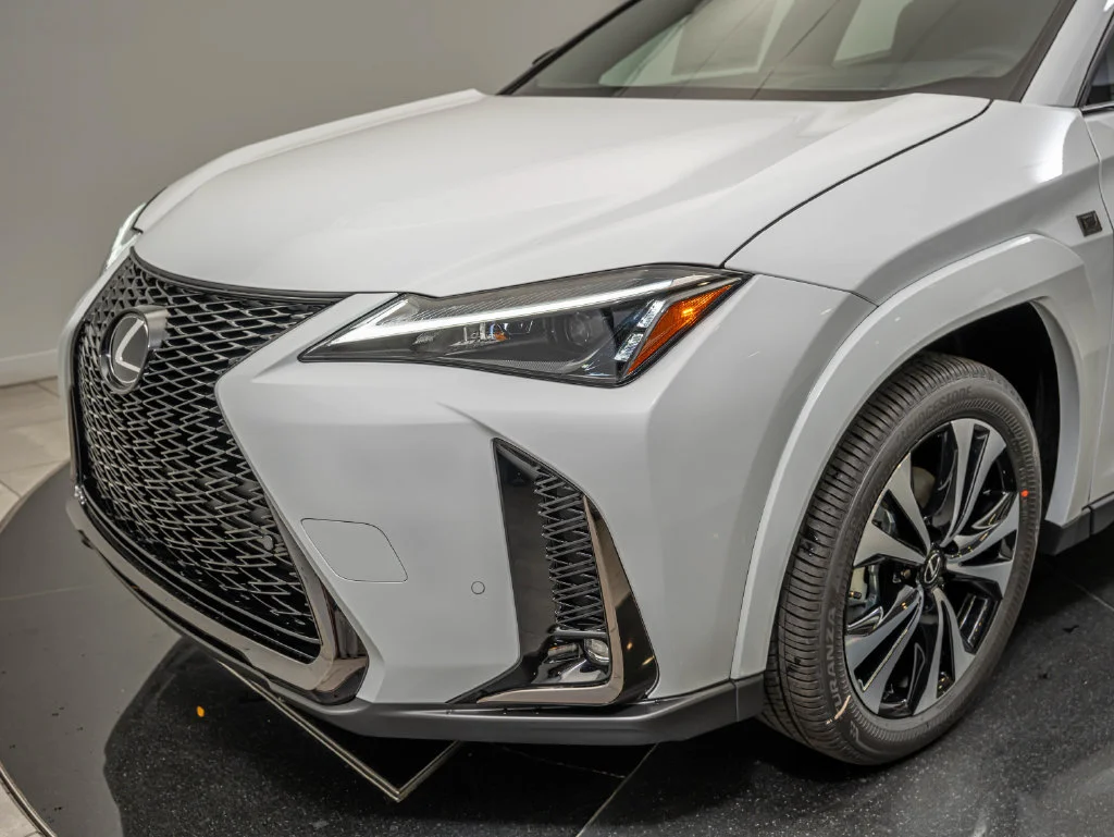 New 2026 Ultra White with Obsidian roof Lexus F SPORT DESIGN AWD image 3