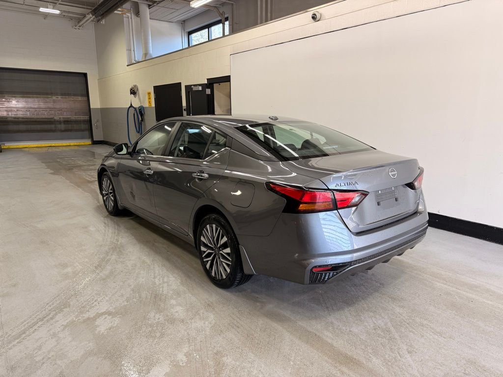 Used 2024 Nissan Altima SV with VIN 1N4BL4DW1RN342407 for sale in Golden Valley, Minnesota