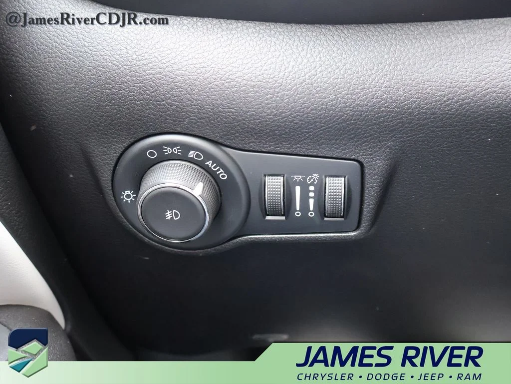 Used 2025 Black Jeep Limited image 30