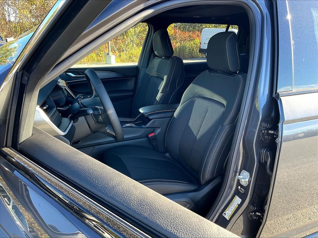 New 2025 Baltic Gray Metallic Clearcoat Jeep Laredo image 11
