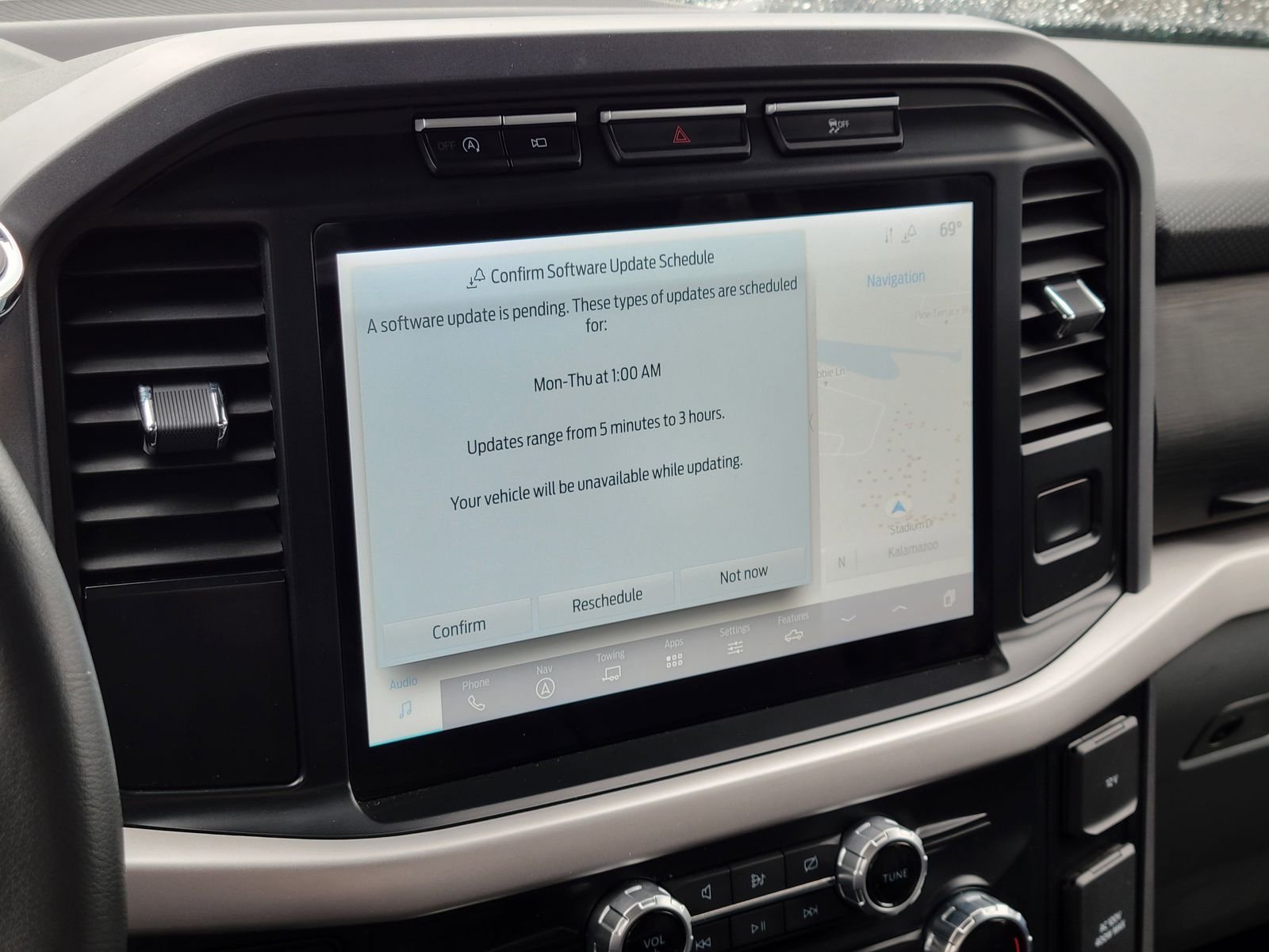 Used 2023 Black Ford XLT image 18