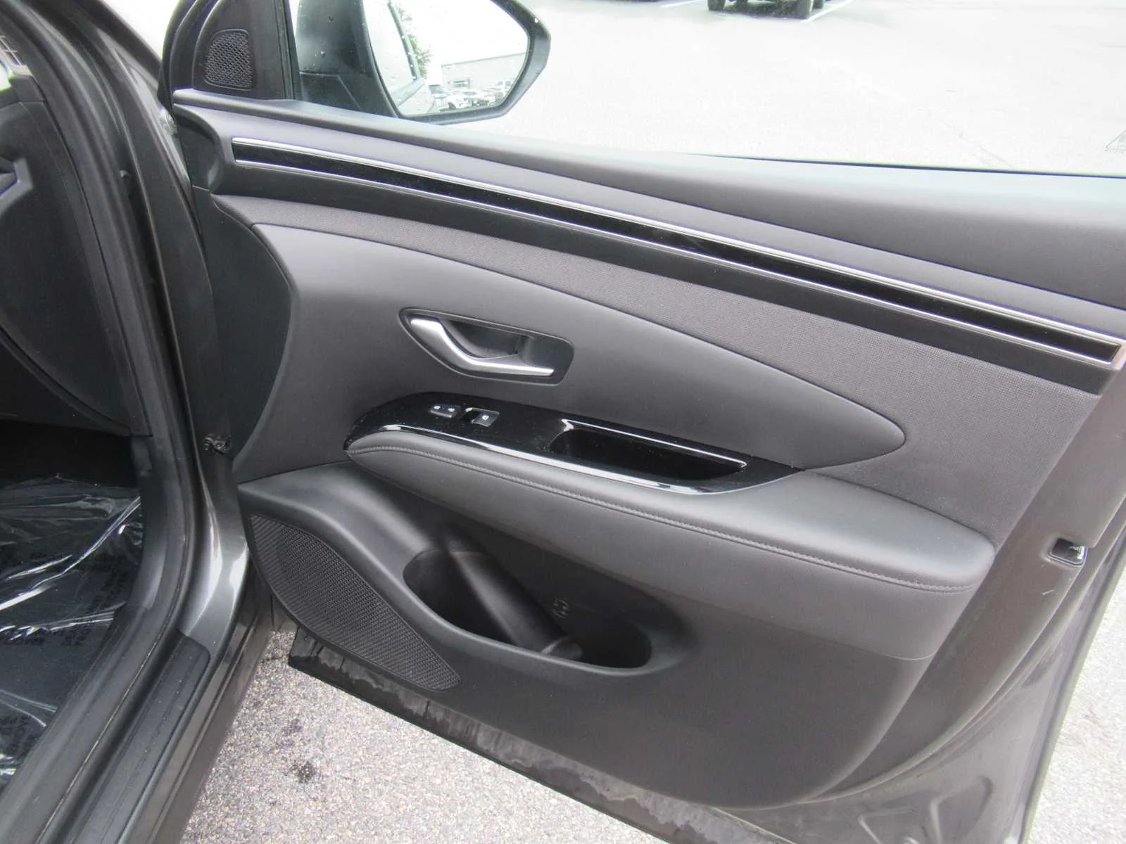 Used 2024 Amazon Gray Hyundai SEL Convenience image 25
