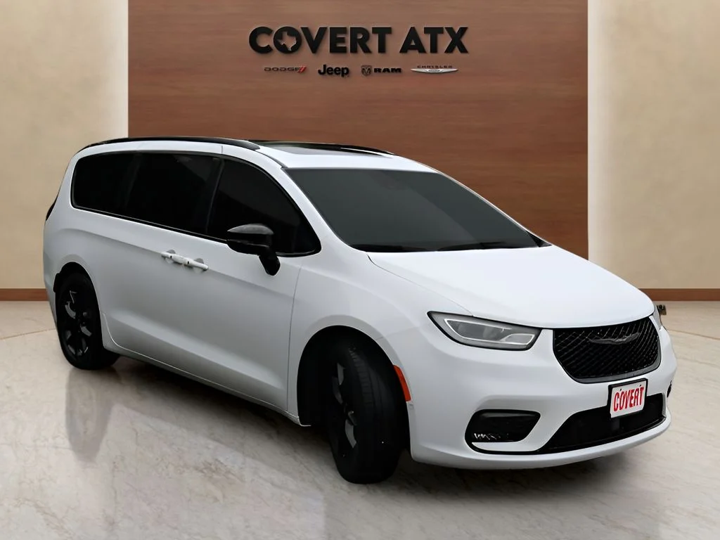 Used 2025 White Chrysler Limited image 7