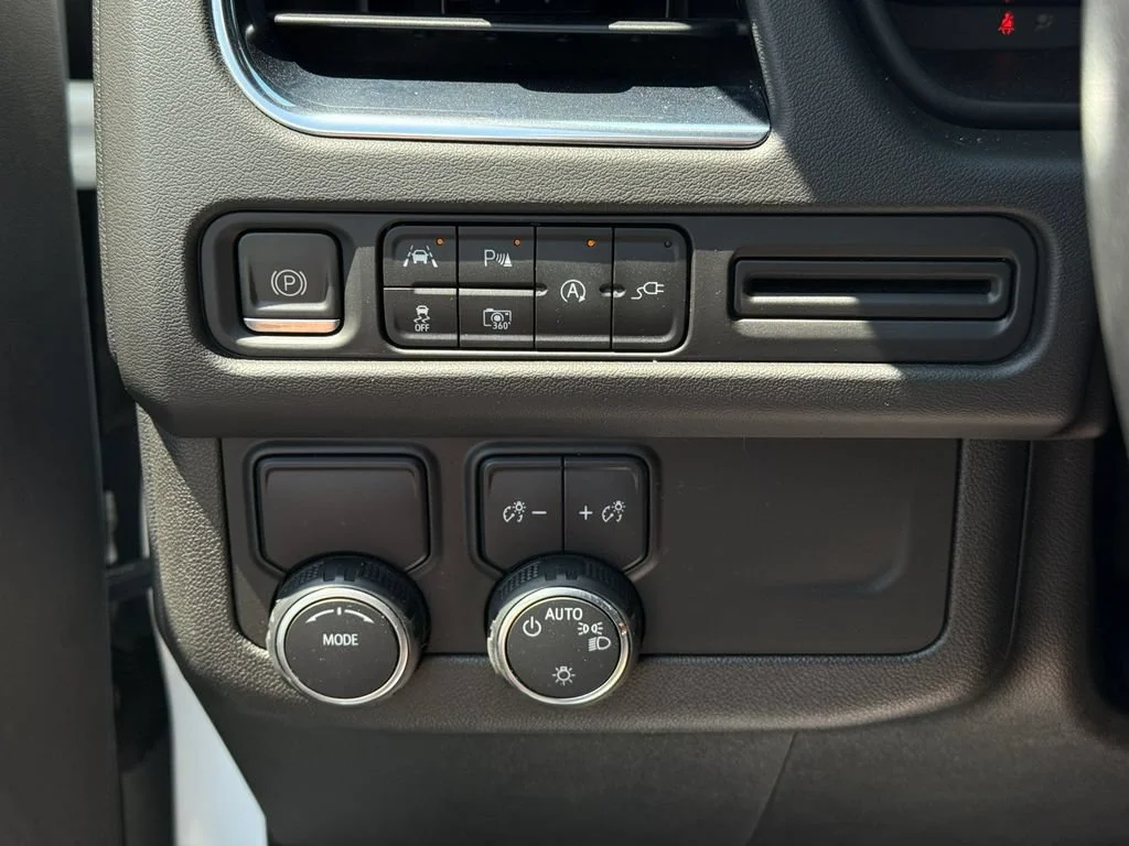 Used 2022 SUMMIT WHITE Chevrolet RST image 22