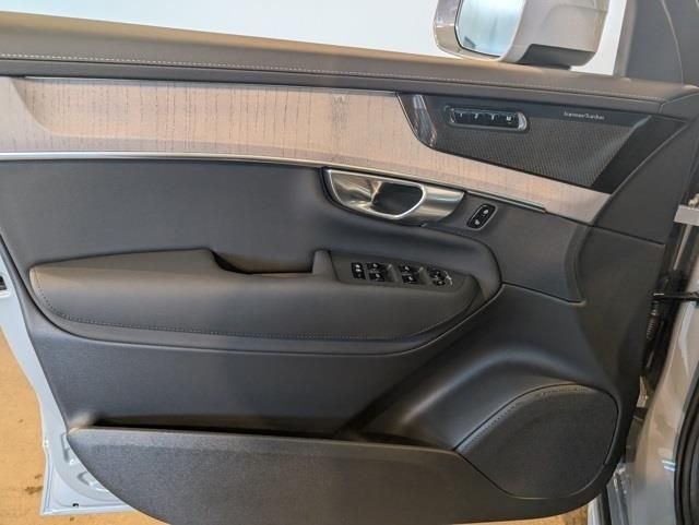 2026 Volvo XC90 Ultra - Photo 8
