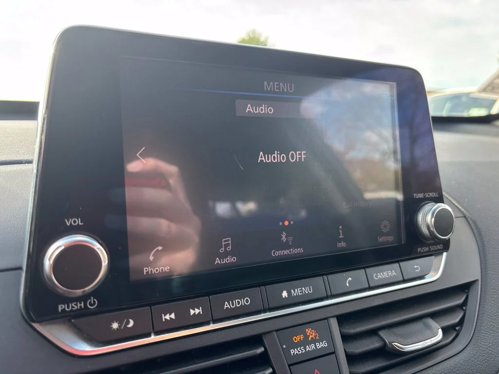 Used 2019 Black Nissan 2.5 S image 22