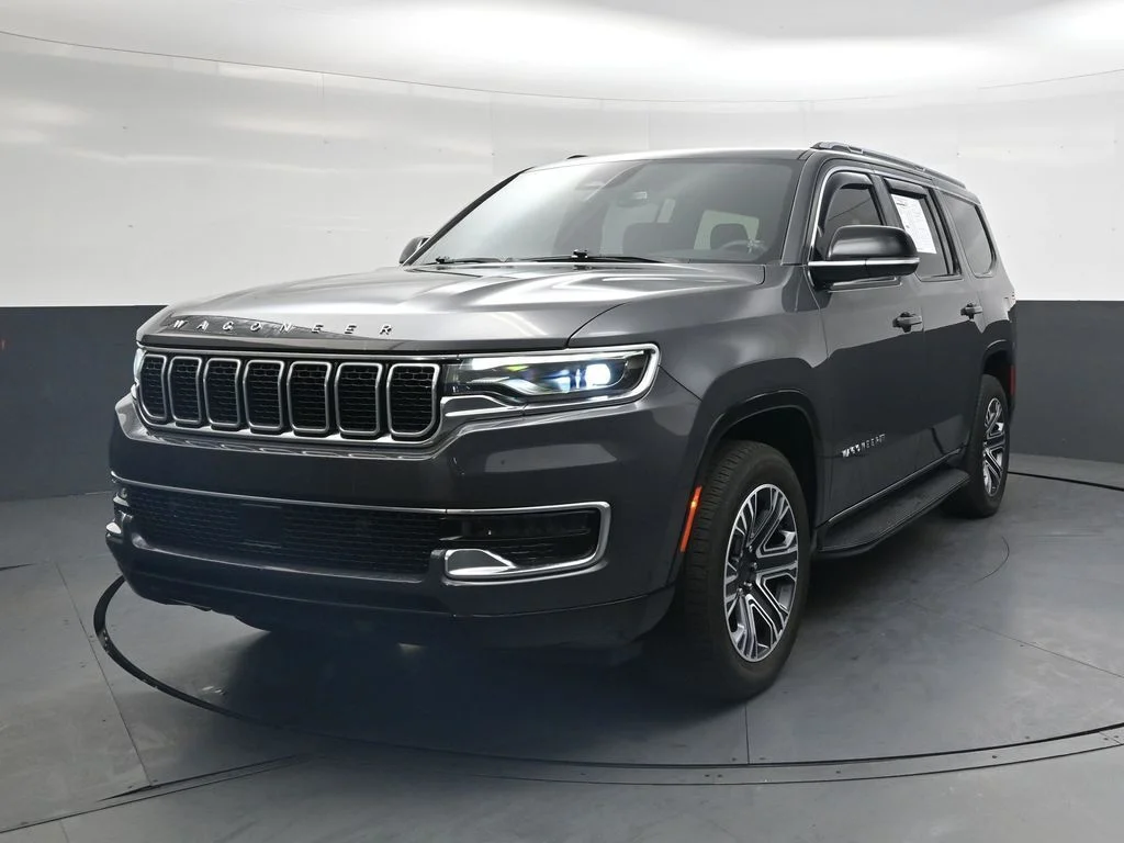 Used 2024 Gray Jeep Base image 14