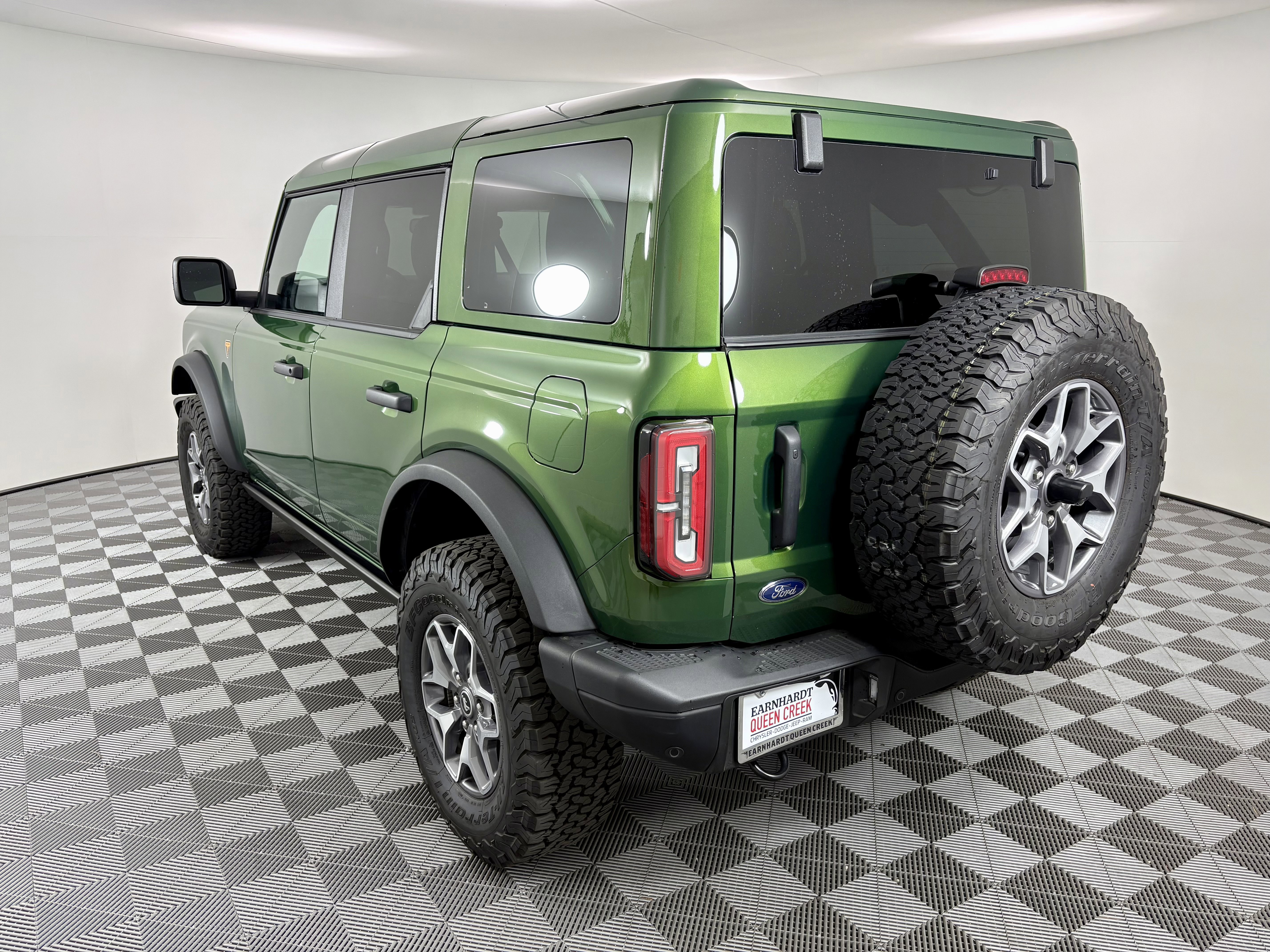 Used 2025 Green Metallic Ford Badlands image 3