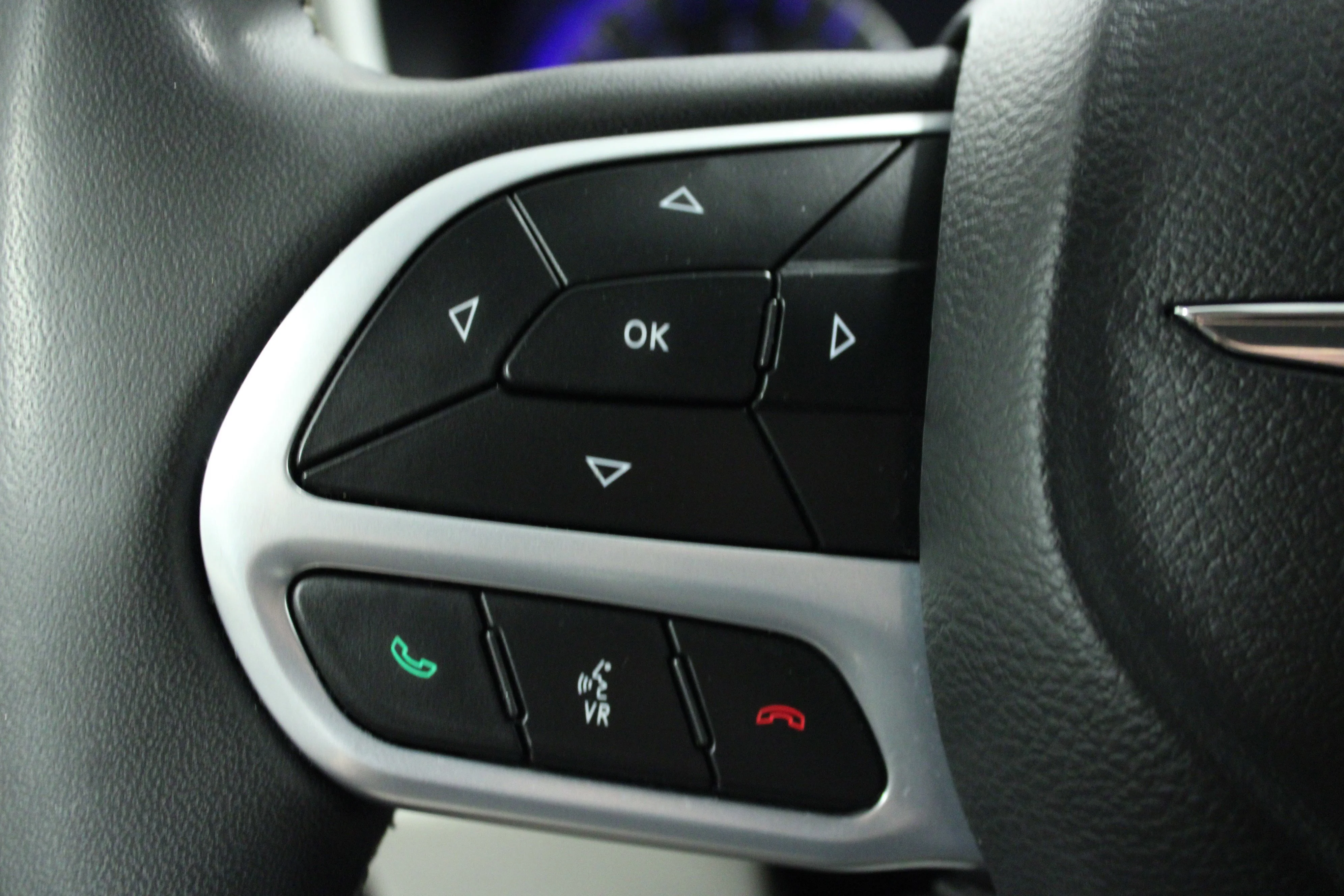 Used 2022 Bright White Clearcoat Chrysler Touring L image 21