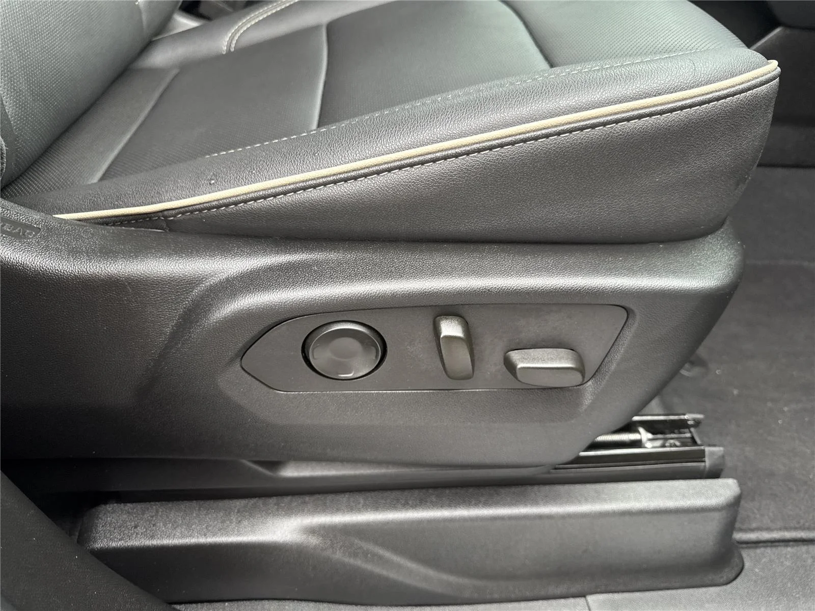 Used 2024 Black Chevrolet Premier image 40