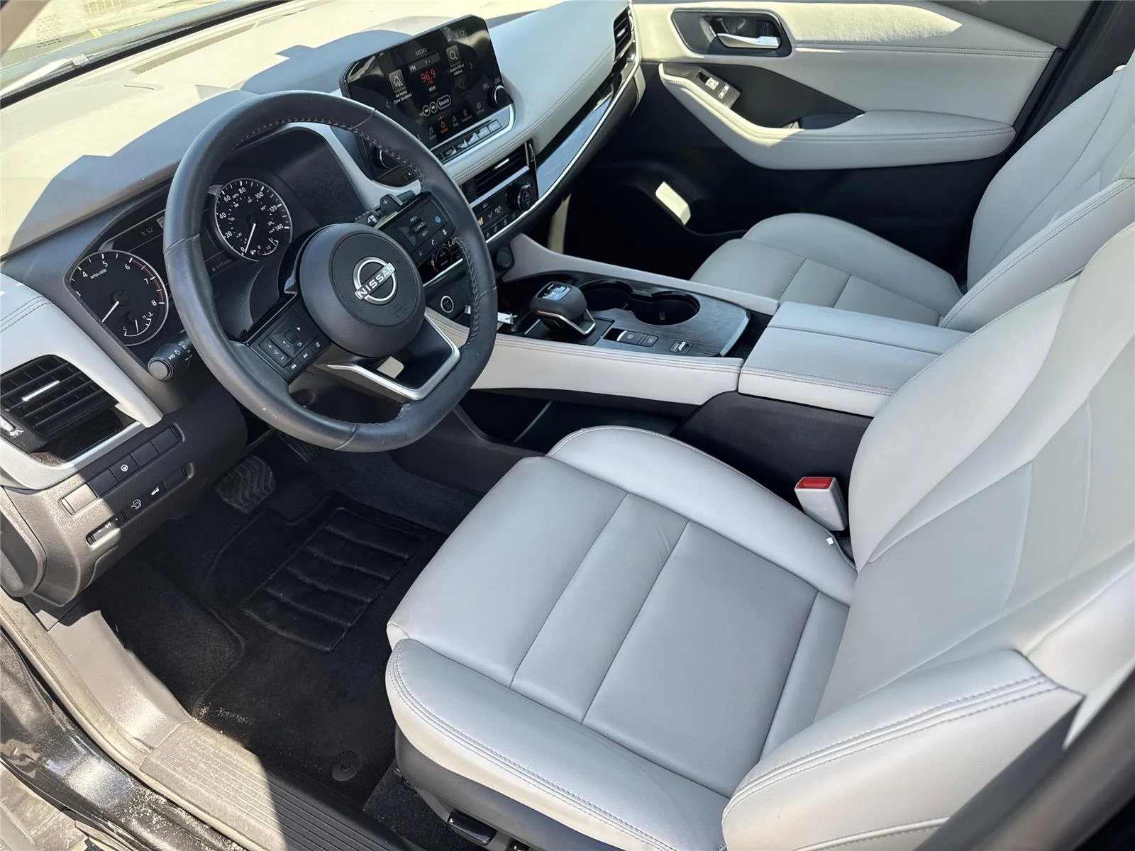 Used 2023 Super Black Nissan SL image 10