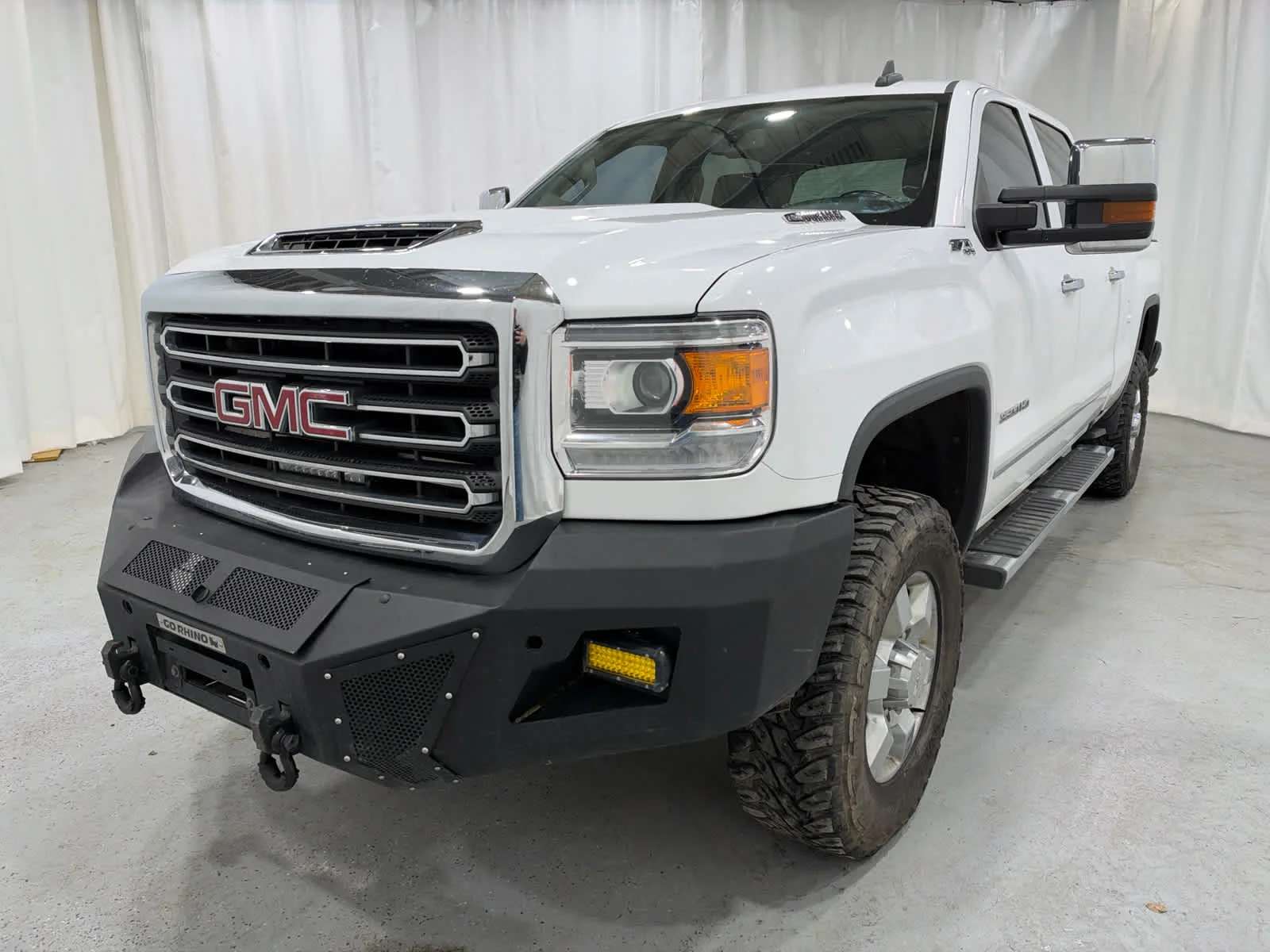 Certified Used 2018 SUMMIT WHITE GMC SLT image 1