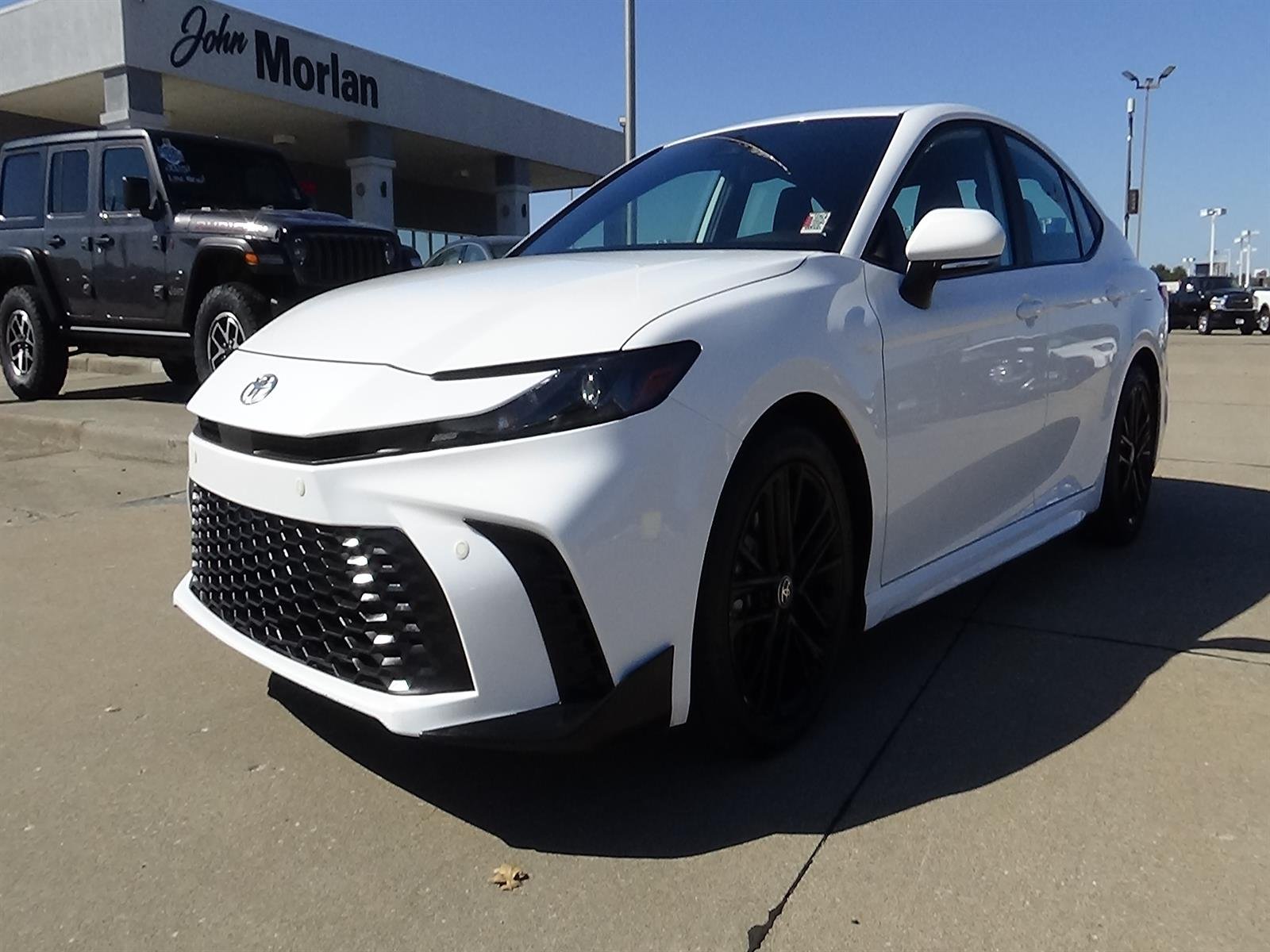 Used 2025 Ice Cap Toyota SE image 3