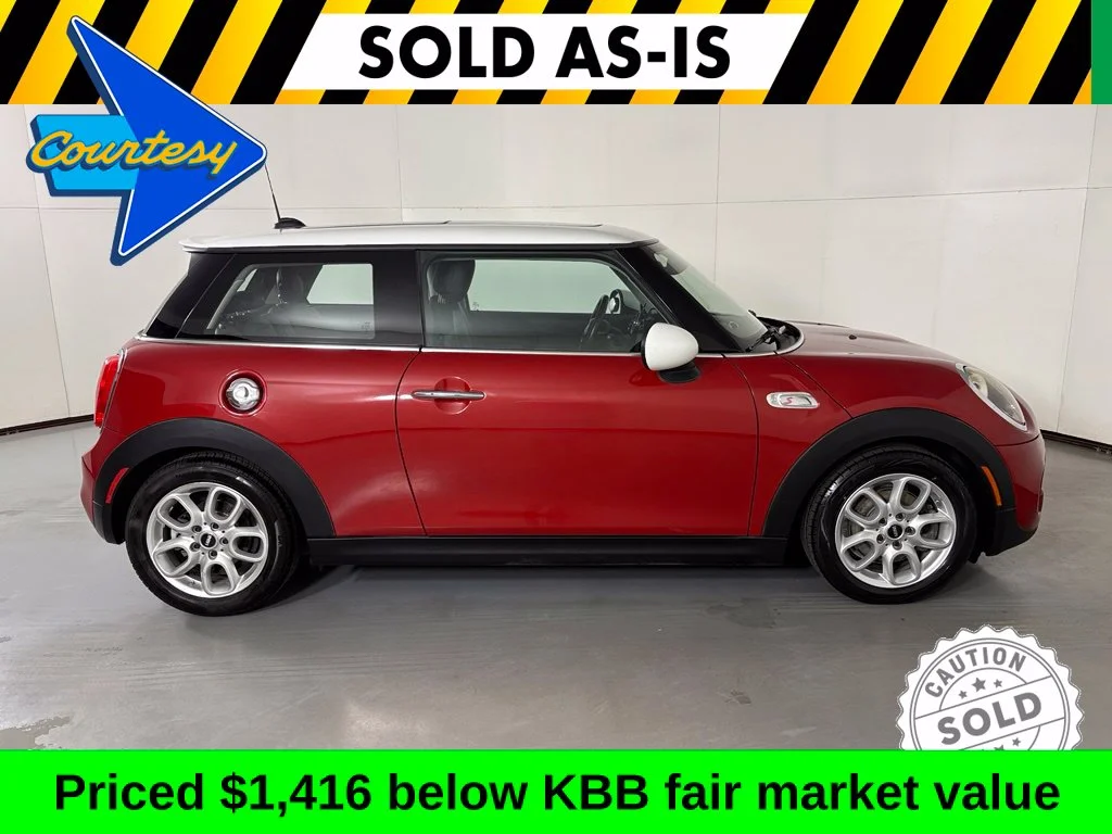 Used 2015 Red MINI Base image 9