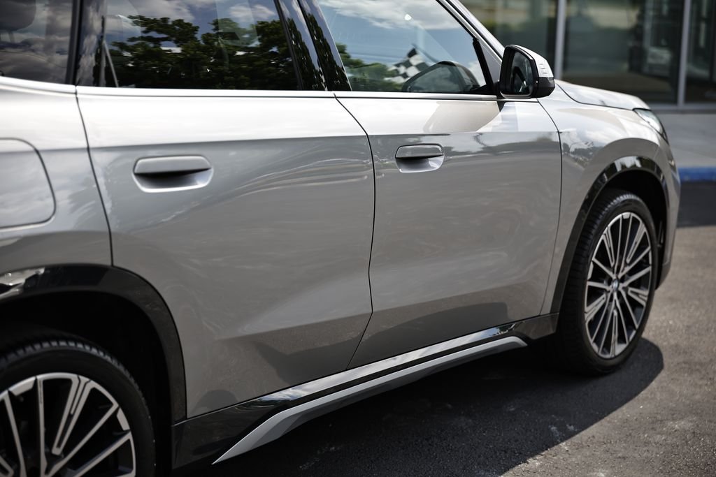 Used 2025 Space Silver Metallic BMW xDrive28i image 6