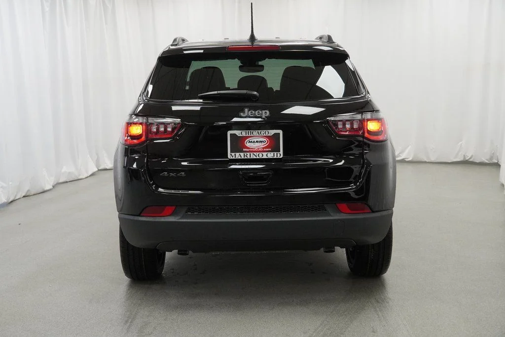 New 2026 Diamond Black Crystal Pearlcoat Jeep Latitude image 11