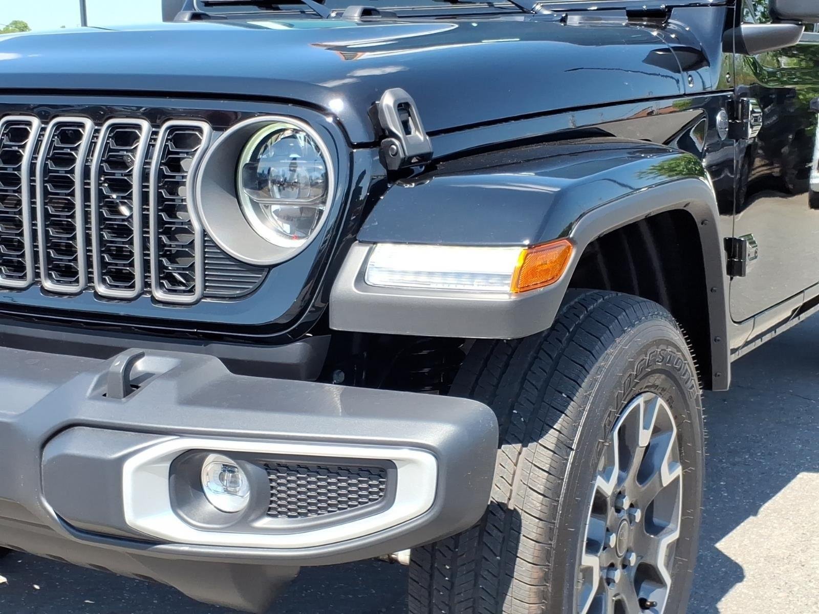 New 2026 Black Clear-Coat Exterior Paint Jeep Sahara image 15