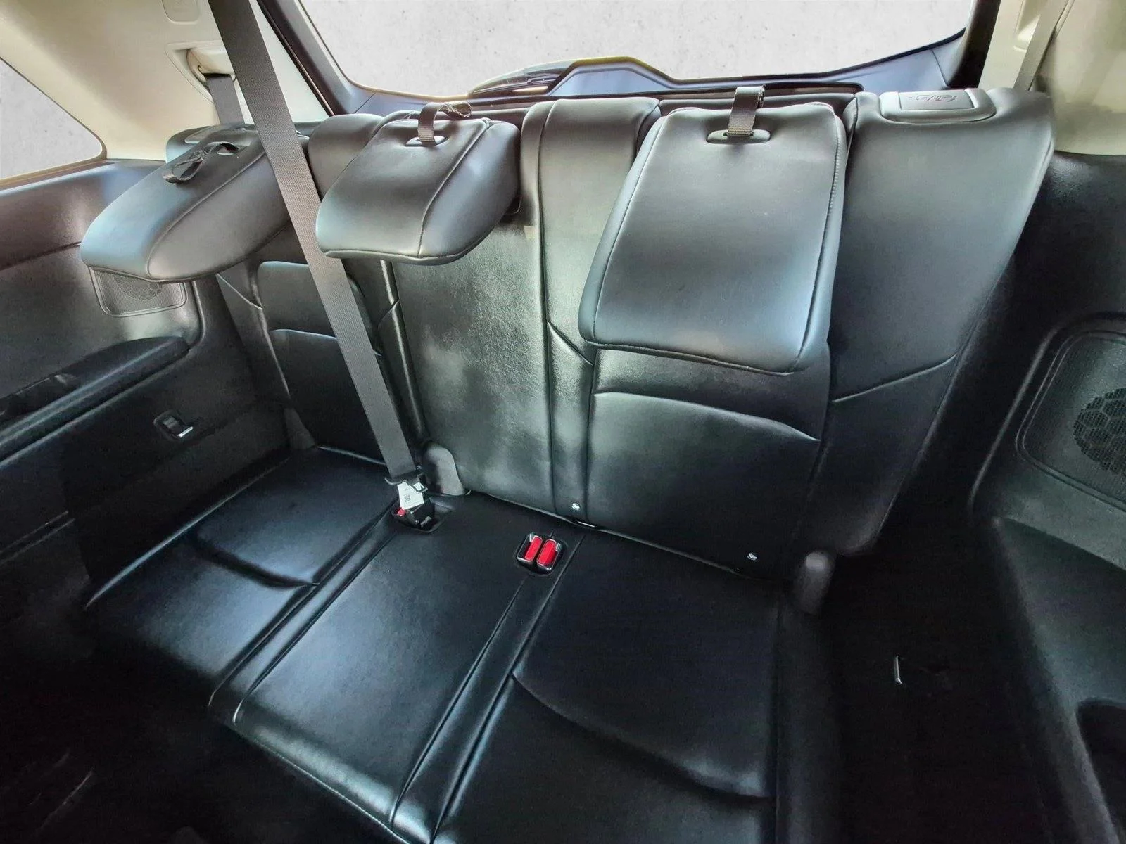 Used 2022 Pearl White Tricoat Nissan Platinum image 19