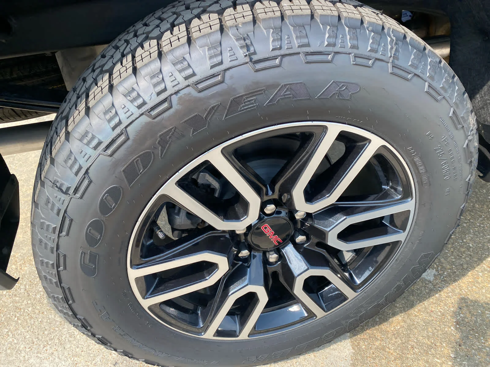 New 2026 Sterling Metallic GMC AT4 image 27