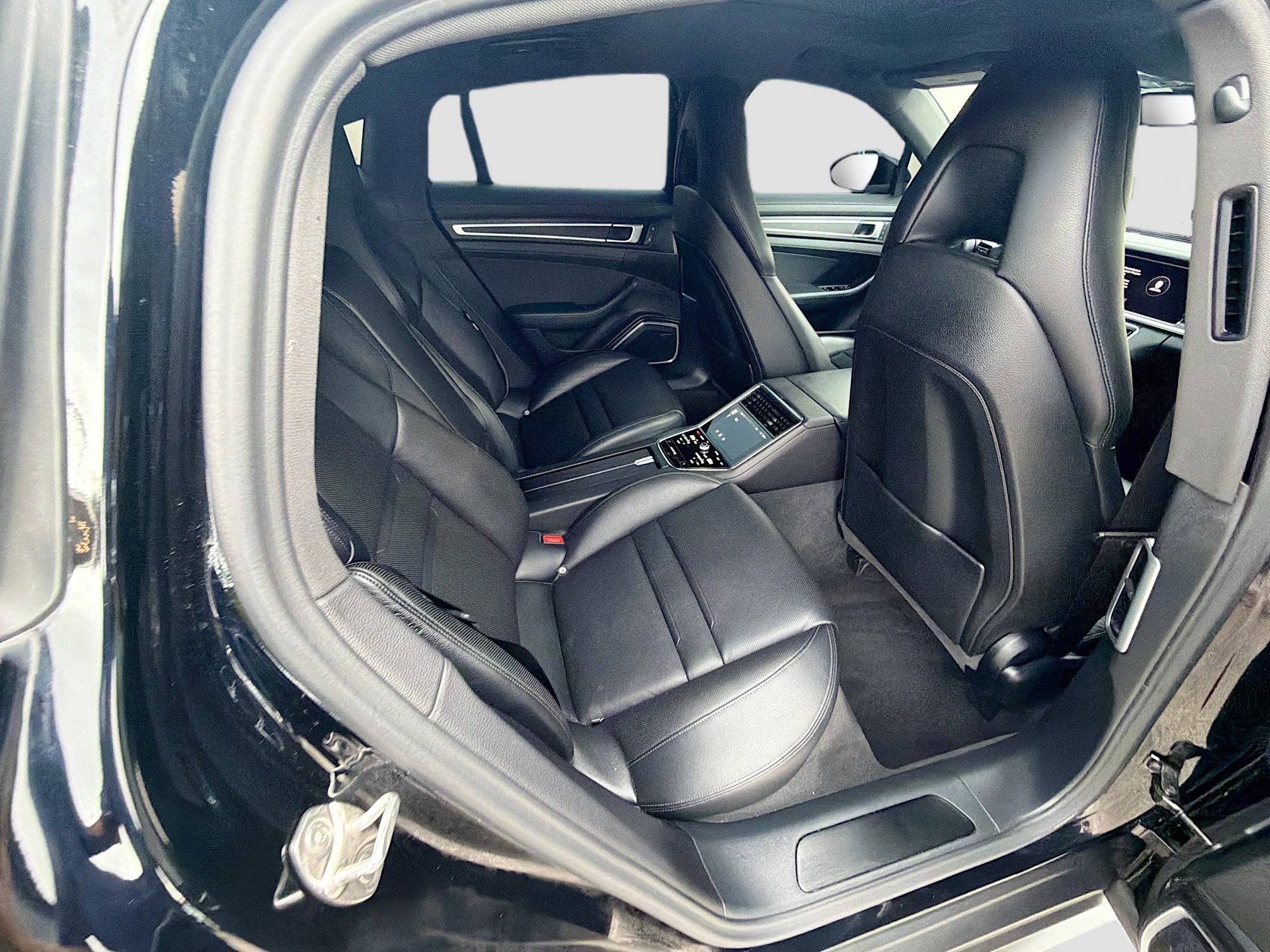 2023 Porsche Panamera Platinum Edition - Photo 26