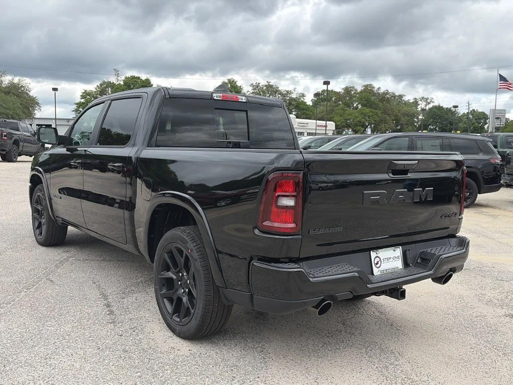 New 2026 Diamond Black Crystal Pearl-Coat Exterior Paint RAM Laramie image 4