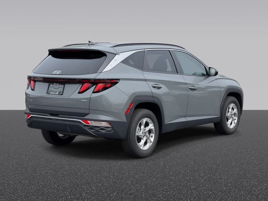 Used 2025 Gray Nissan SV image 4