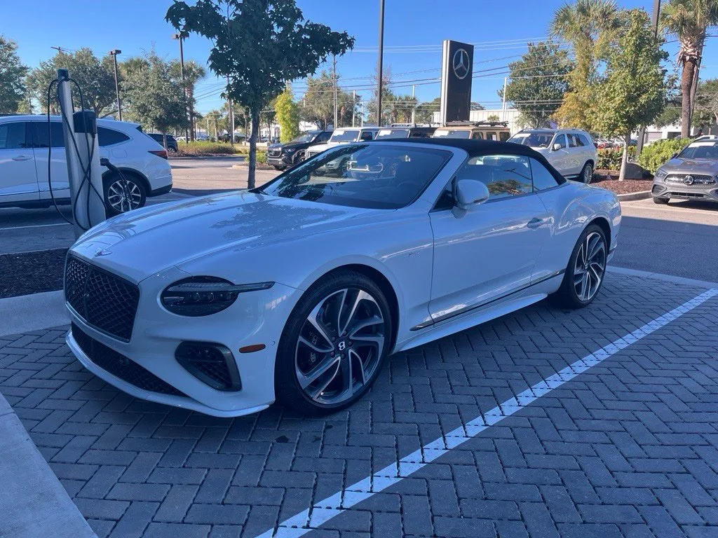 Used 2025  Bentley Speed image 1