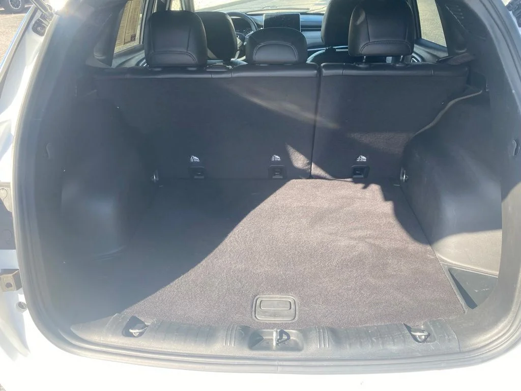 Used 2024 White Jeep Latitude image 11