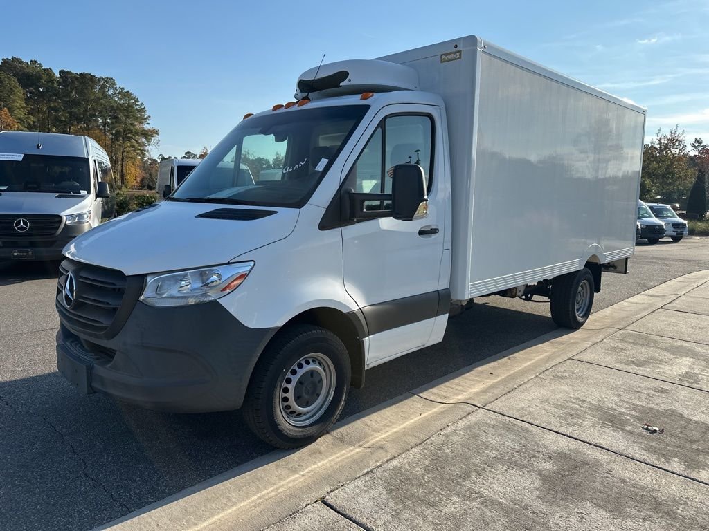 Used 2022 White Mercedes-Benz 144 Cab Chassis image 3