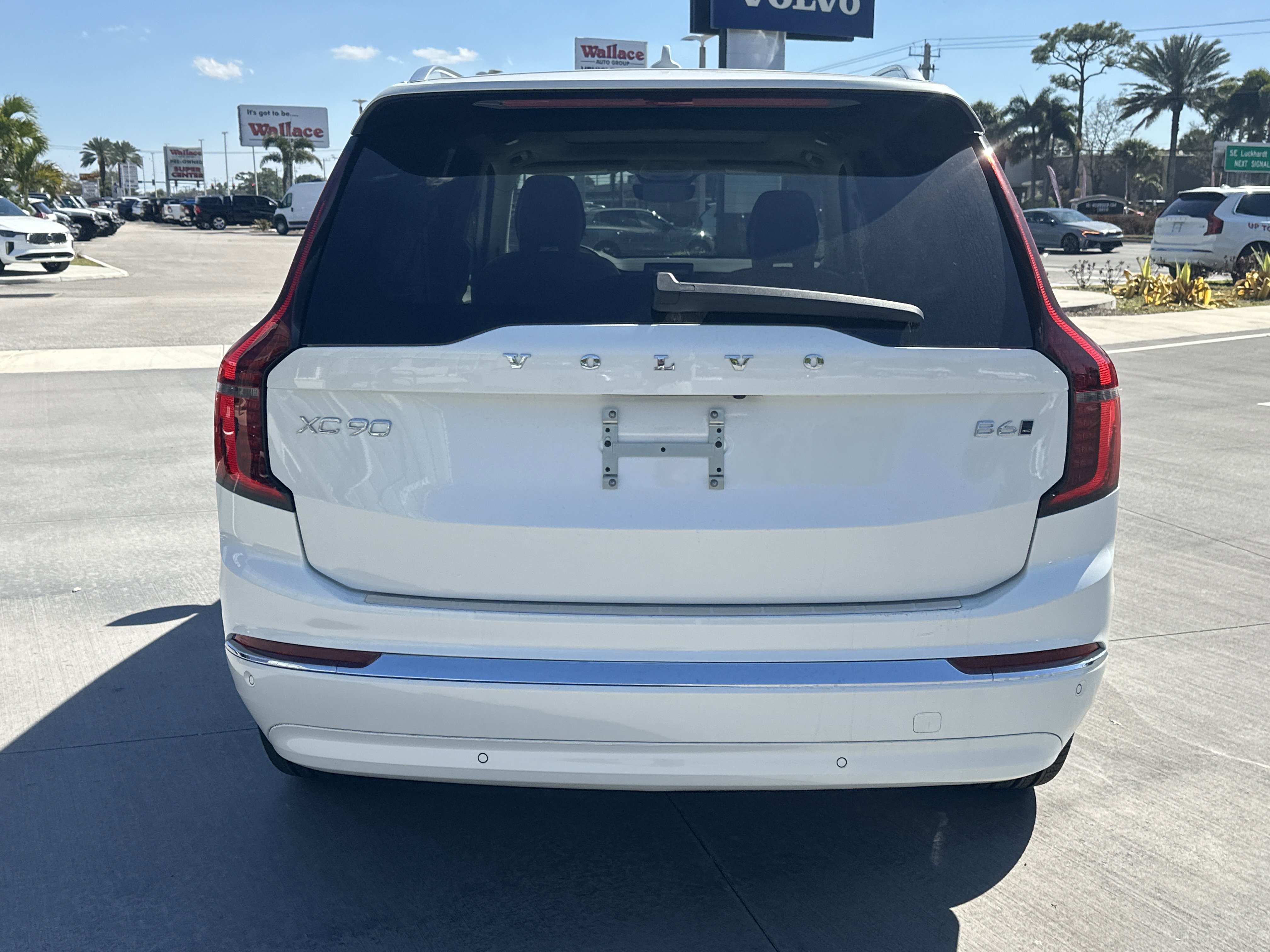 New 2026 Crystal White Volvo Ultra image 7