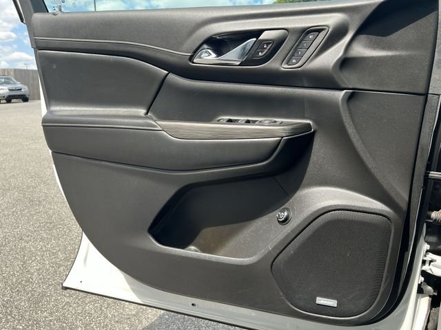 Used 2020 White GMC SLT image 32