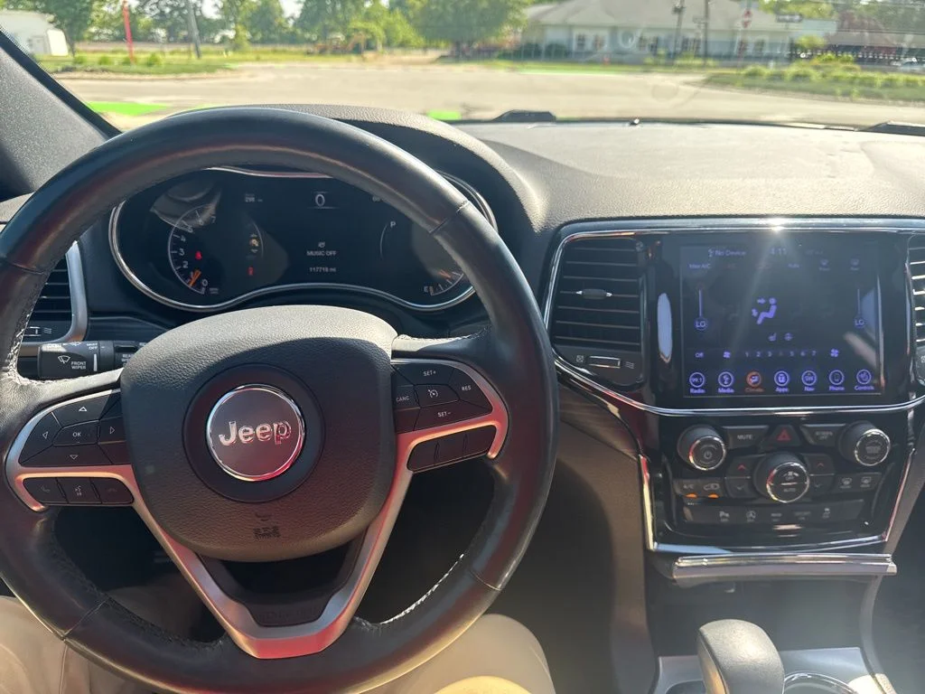 Certified Used 2019 Diamond Black Jeep Altitude image 16