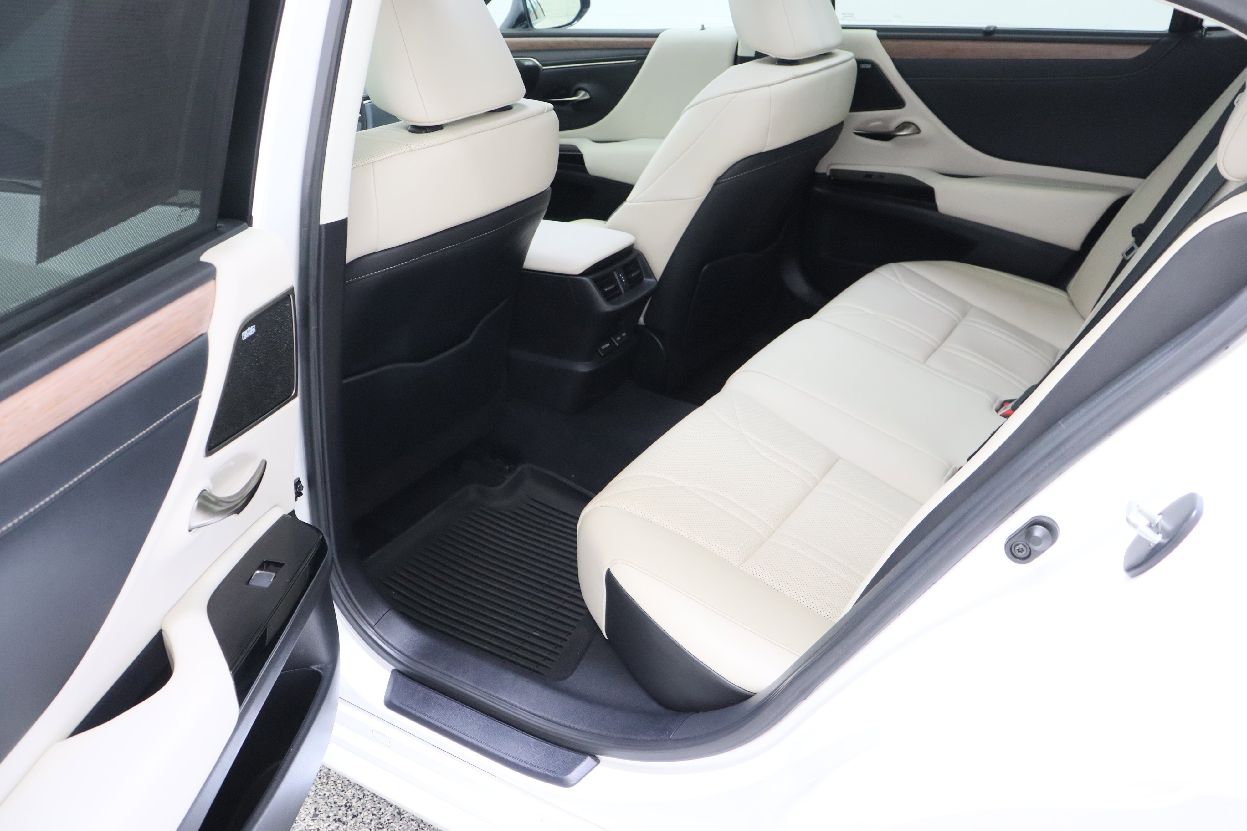 Used 2025 Eminent White Pearl Lexus ES 350 Ultra Luxury 3.5L image 29