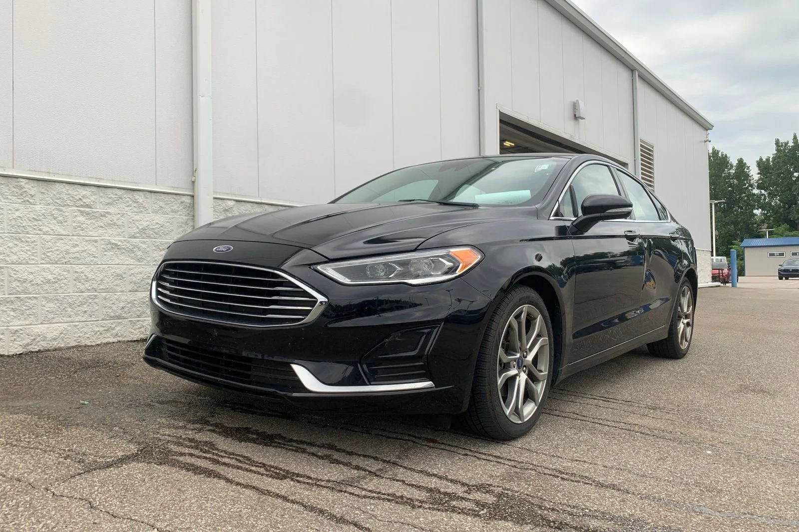 Used 2019 Black Ford SEL image 1