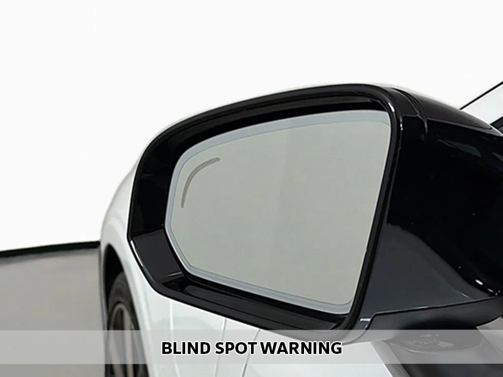 Used 2024 Crystal White Metallic Volvo T8 Plus Dark Theme image 8