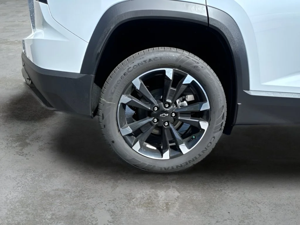New 2027 Polar White Tricoat Chevrolet RS image 30