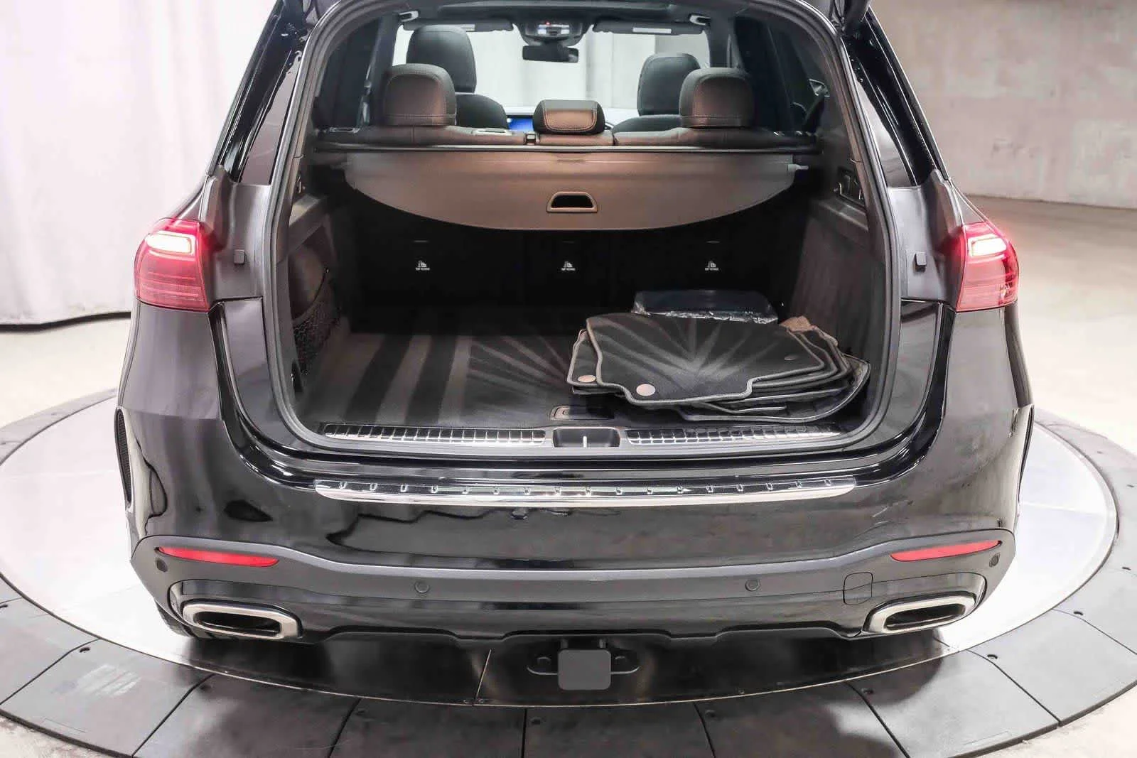 Imagen del Mercedes-Benz GLE 580 de 2025, de segunda mano certificado, en color negro obsidiana metalizado 25